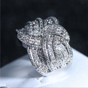 GORGEOUS, Sparkly Statement RING - Size 9